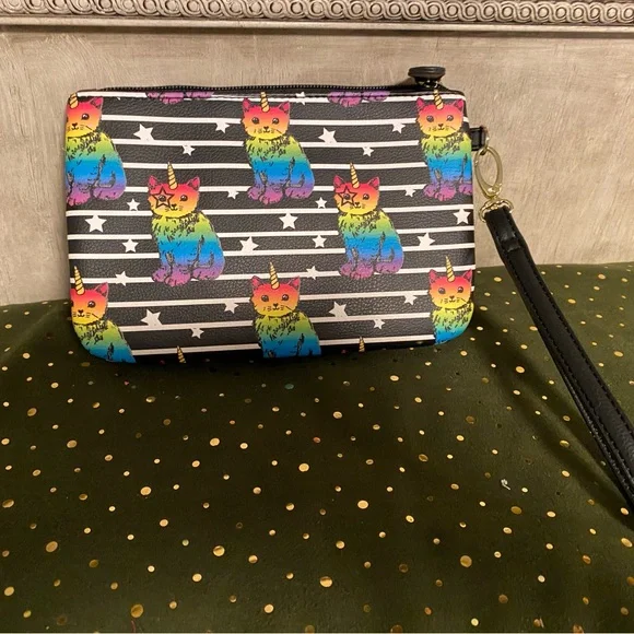 Luv Betsey Johnson Wristlet Green Red Pouch Kitty Cat Rainbow Unicorn Clutch Bag - Picture 2 of 4